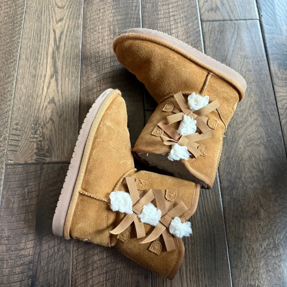 Koolaburra by UGG Victoria Kids Chestnut Suede Bow Boots 1019372 Size 3